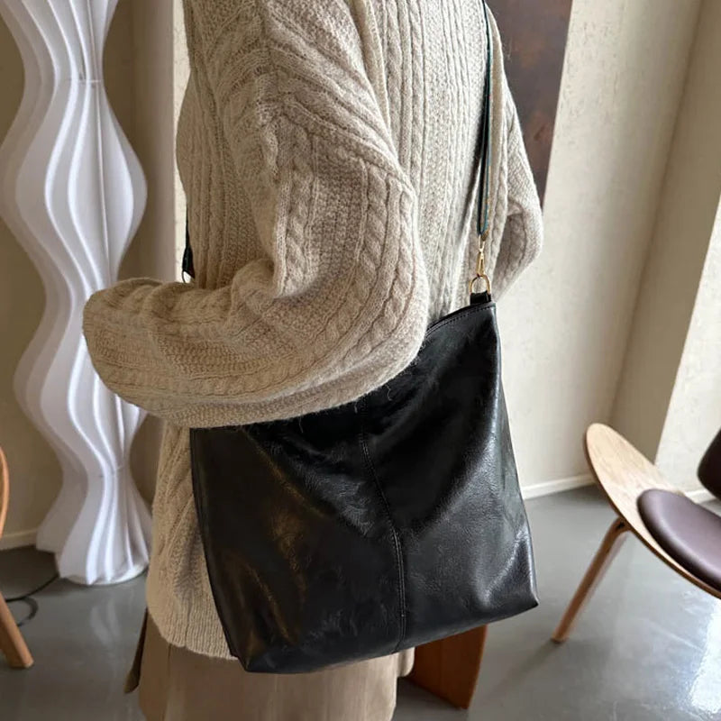 Chelsey - Vintage ādas plecu soma