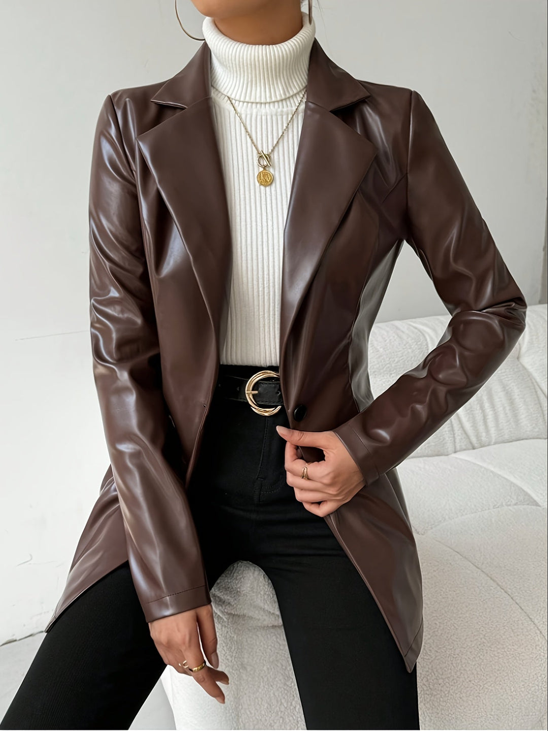 Janna – Eleganta sieviešu jaka ar pogu rindu biznesa un ikdienas apģērbam